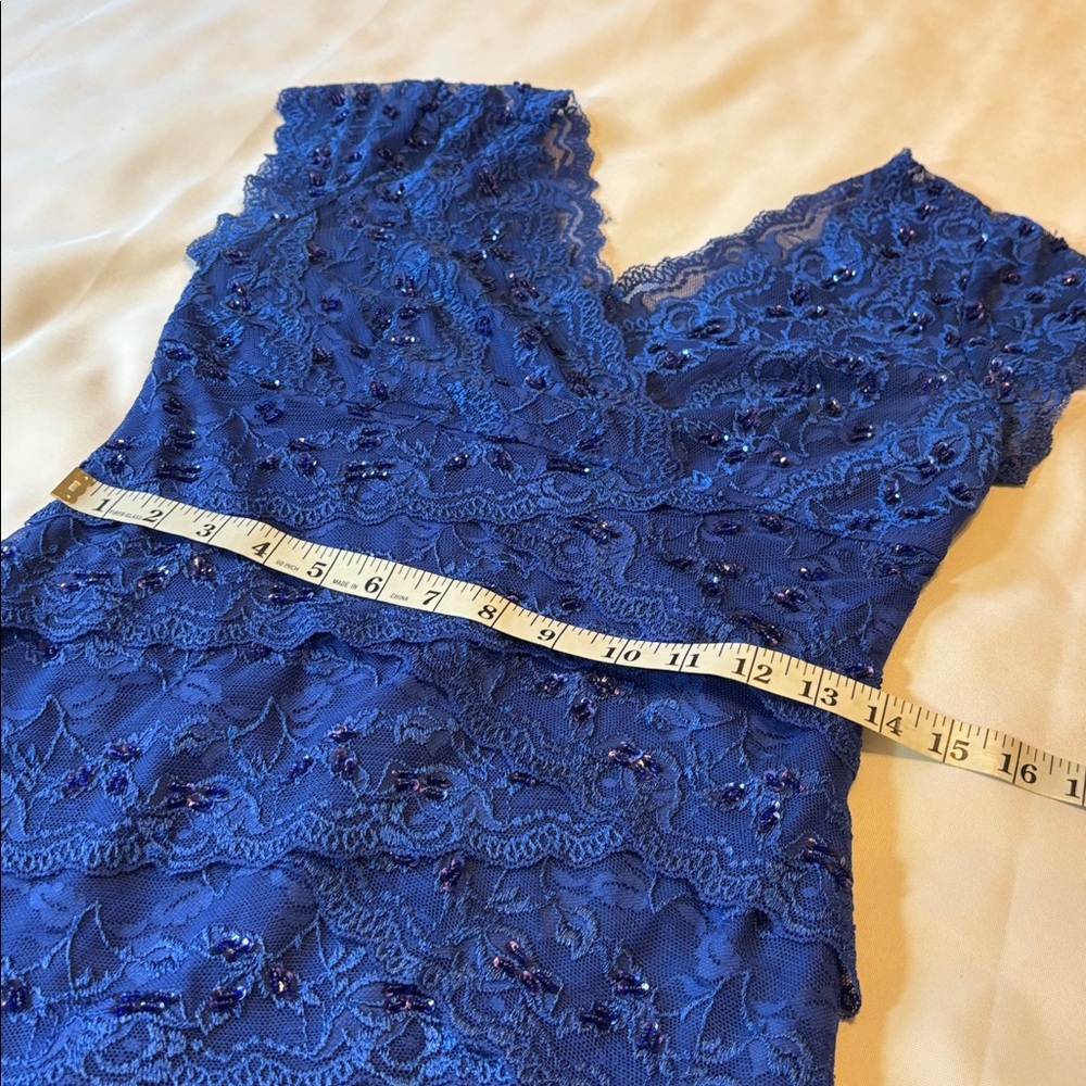 Marina Cobalt Blue Lace and Sequined V Neck Dress Size 6 - Picture 13 of 16